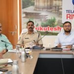 రోడ్డు భద్రత ప్రమాణాలు పాటింటం ద్వారా ప్రమాదాలు నివారించి ప్రజల ప్రాణాలు కాపాడేందుకు తగిన చర్యలు తీసుకుంటామని జిల్లా కలెక్టర్ తేజస్ నంద్ లాల్ పవార్ తెలిపారు.